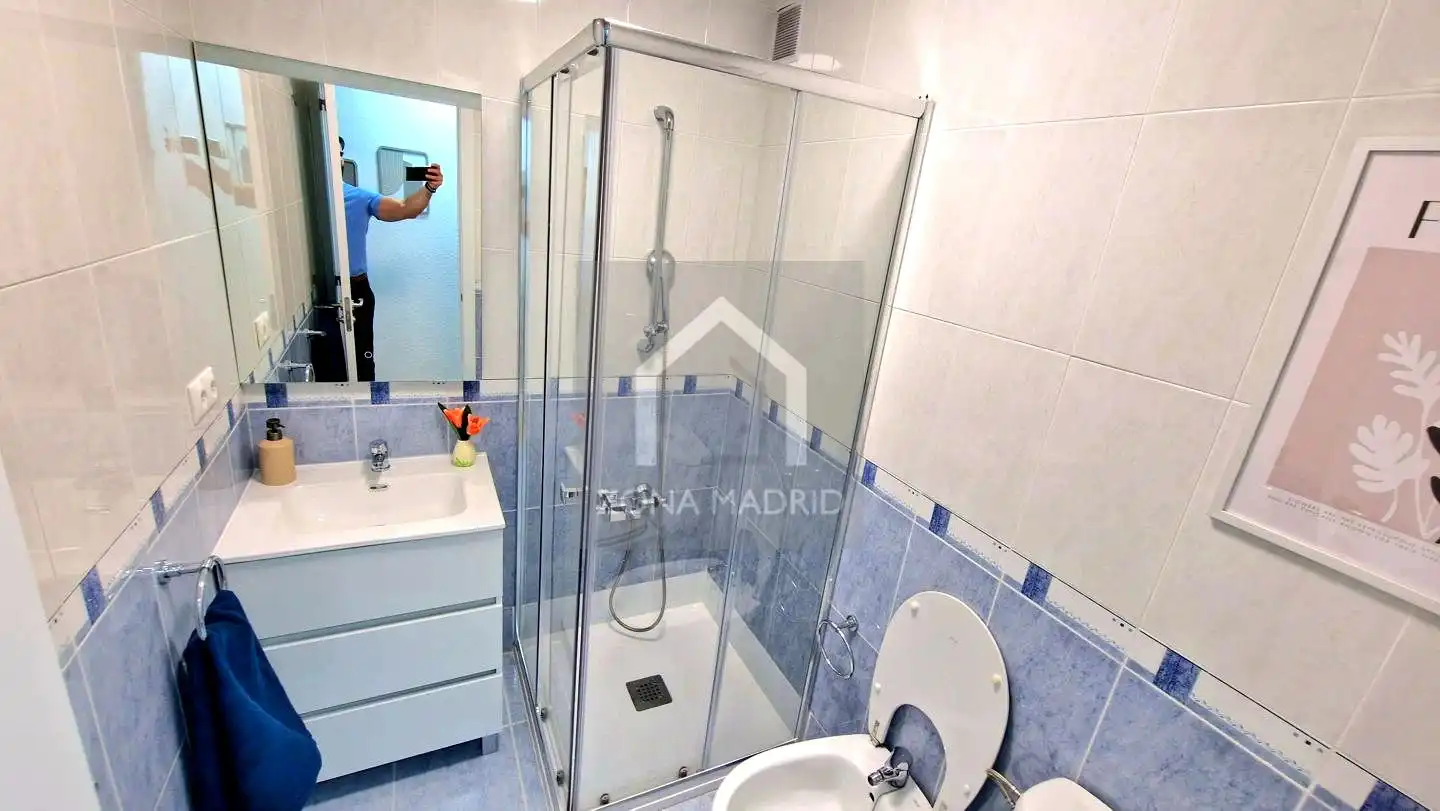 Baño de Piso en venta en Madrid con Aire acondicionado, Terraza y Amueblado