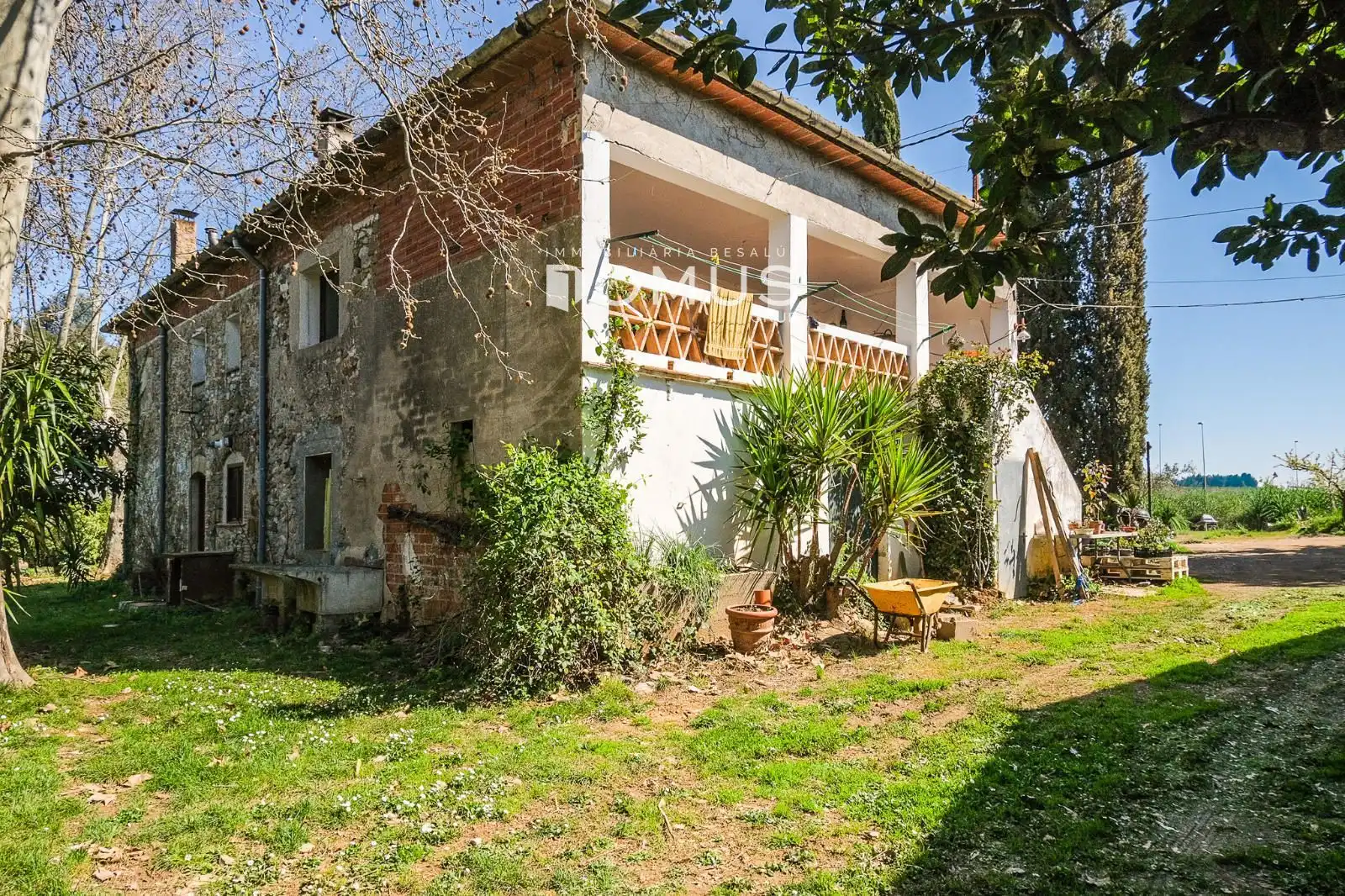 Vista exterior de Finca rústica en venta en Besalú con Jardín privado