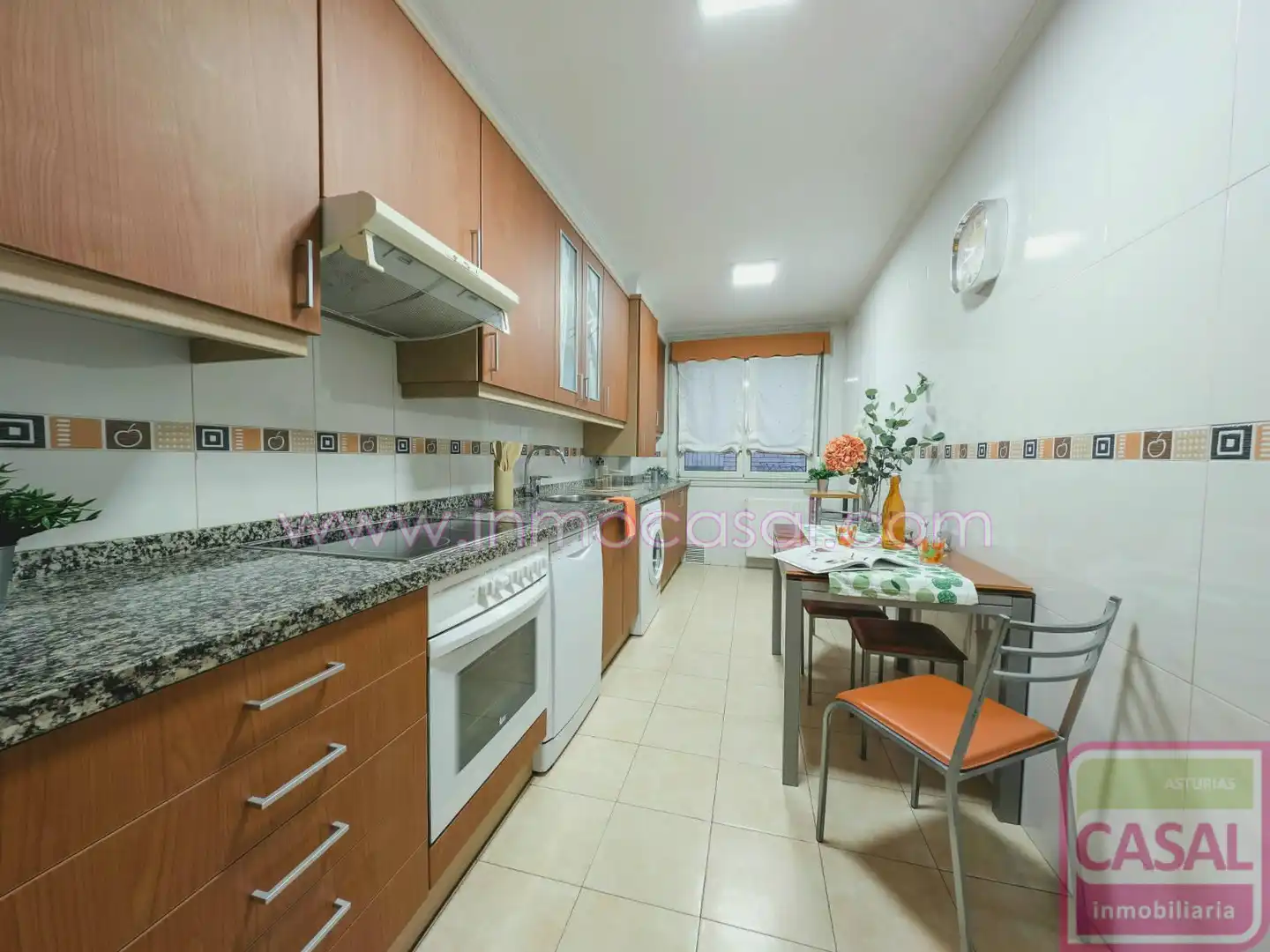 Cocina de Piso en venta en Oviedo  con Calefacción, Trastero y Amueblado