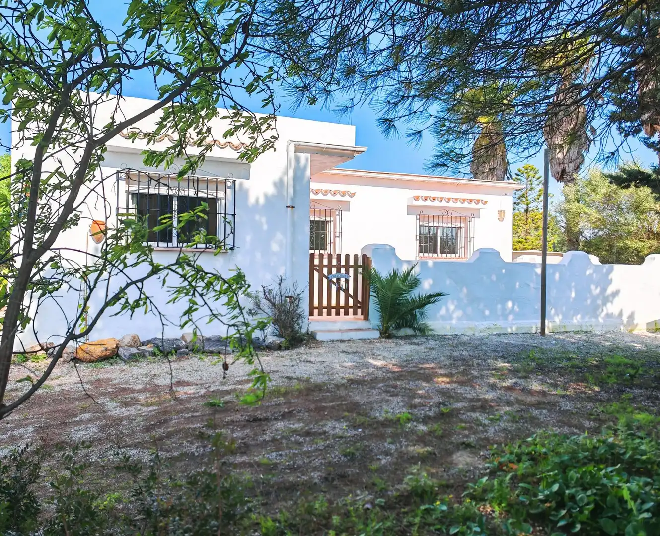 Vista exterior de Casa o chalet en venta en Medina Sidonia con Jardín privado, Piscina y Amueblado