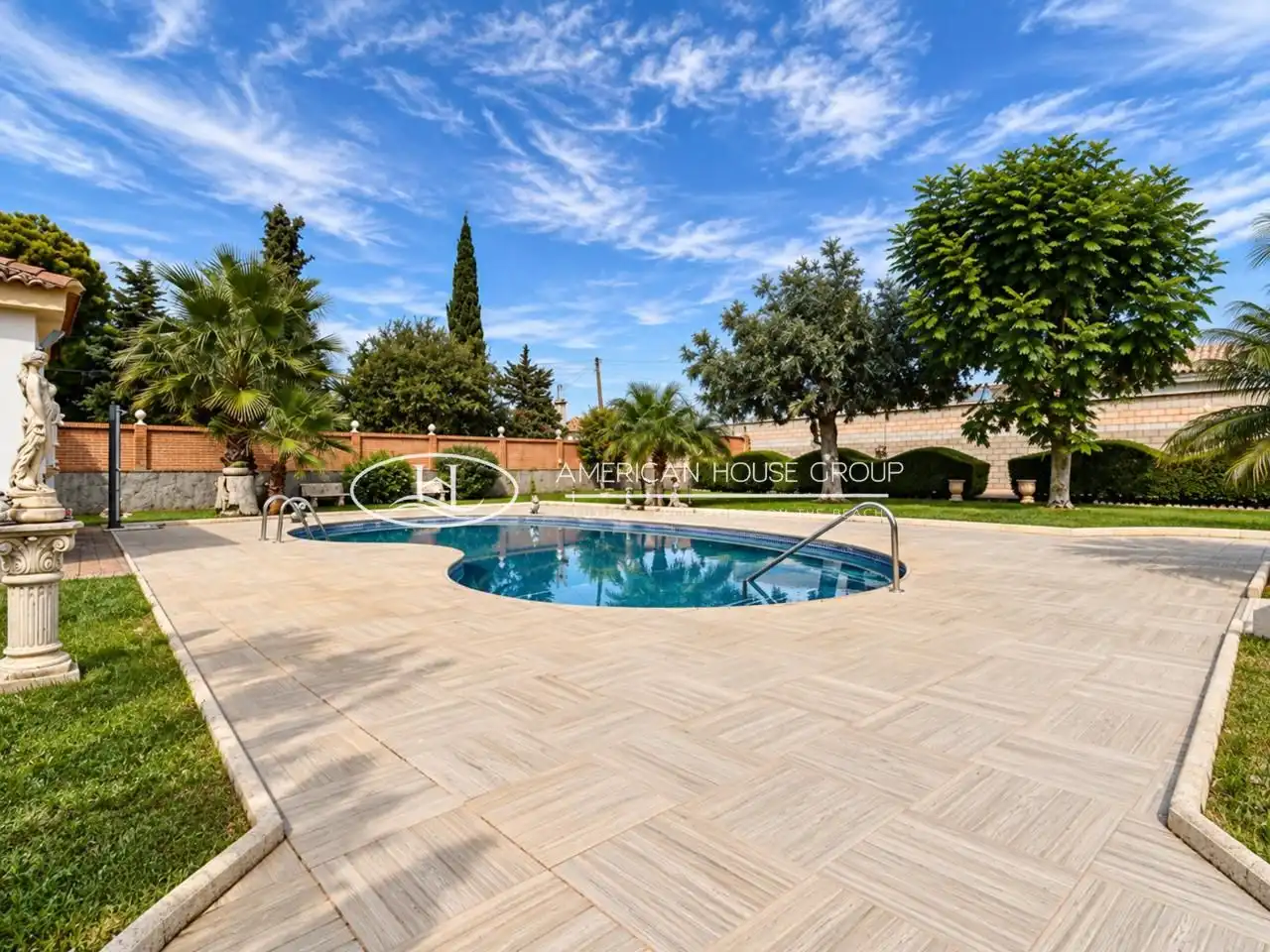 Piscina de Casa o xalet en venda en Chiclana de la Frontera amb Aire condicionat, Jardí privat i Traster
