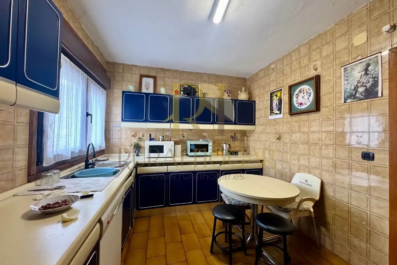 Kitchen of Commercial properties for sale in Villamanín  with Heating, Terrace and Furnished