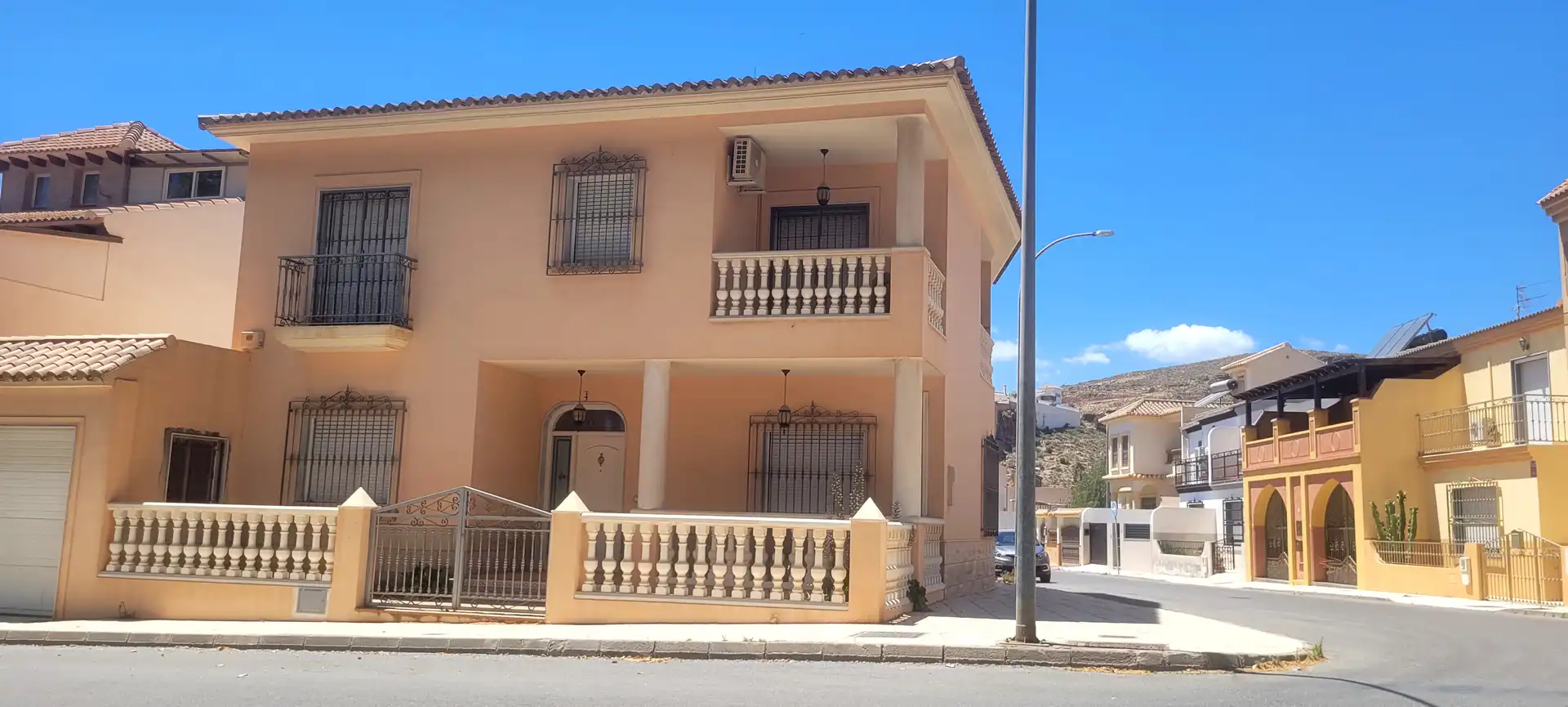 Vista exterior de Casa adosada en venta en Berja con Aire acondicionado, Calefacción y Parquet
