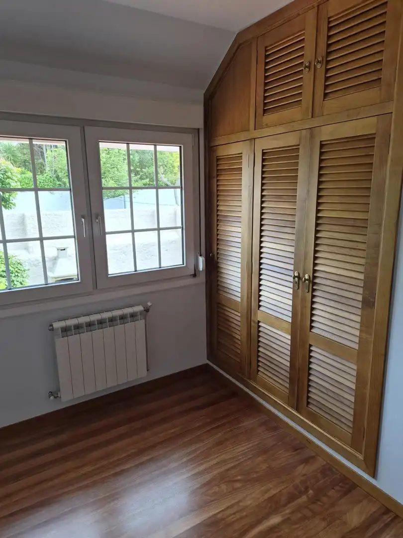 Dormitori de Casa o xalet de lloguer en A Coruña Capital  amb Calefacció, Jardí privat i Terrassa