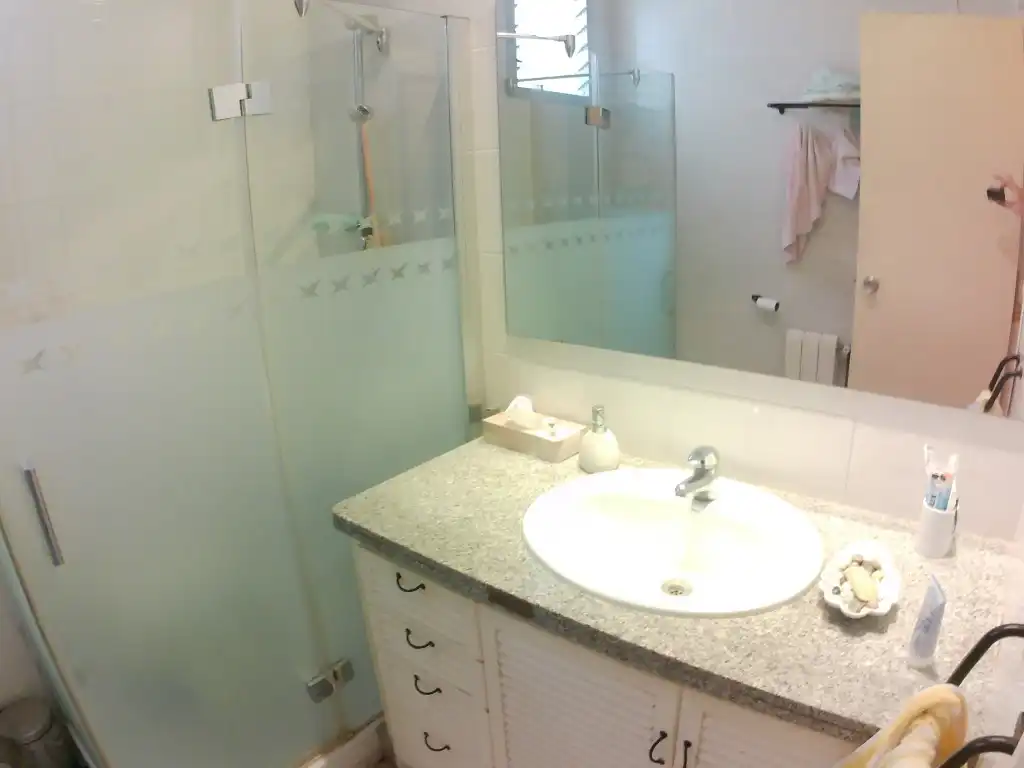 Baño de Piso en venta en Nou Barris