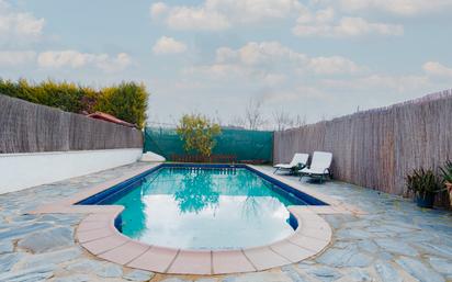 Piscina de Casa adosada en venda en Terrassa amb Calefacció, Jardí privat i Terrassa