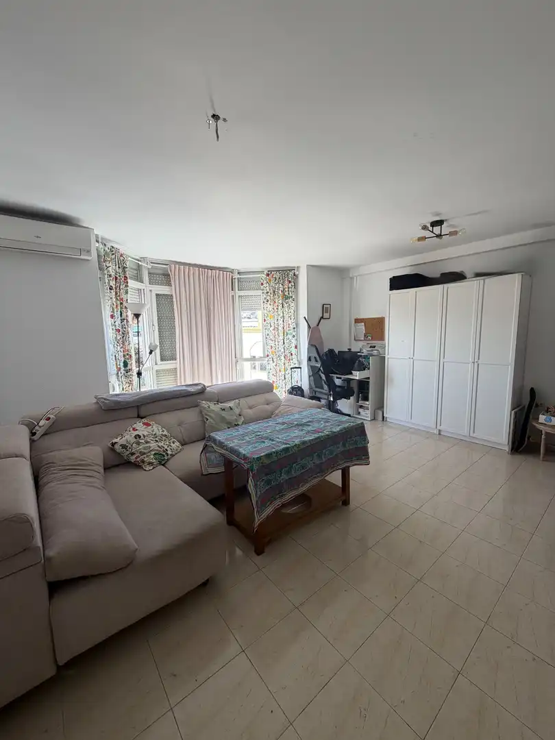 Sala d'estar de Pis en venda en Algeciras amb Aire condicionat i Terrassa