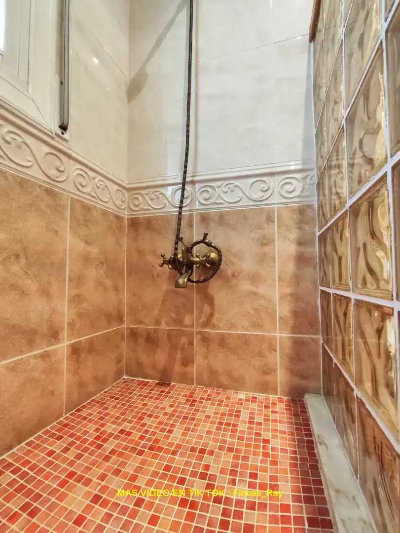 Bany de Casa o xalet en venda en Lliçà d'Amunt amb Aire condicionat, Calefacció i Jardí privat