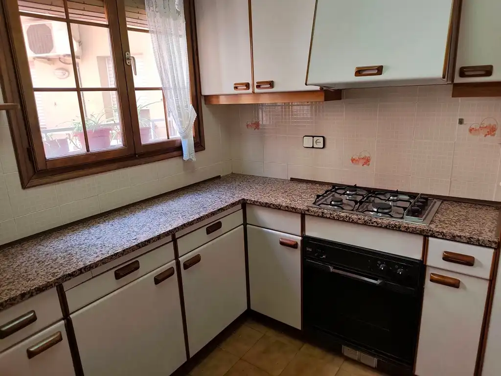 Cuina de Pis en venda en Barcelona amb Aire condicionat, Calefacció i Jardí privat