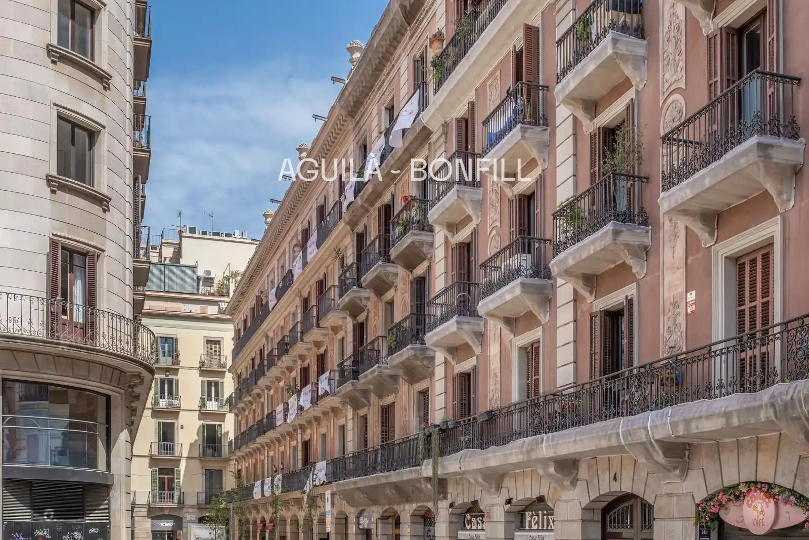 Außenansicht von Wohnung zum Verkauf in Barcelona mit Klimaanlage, Heizung und Parkett