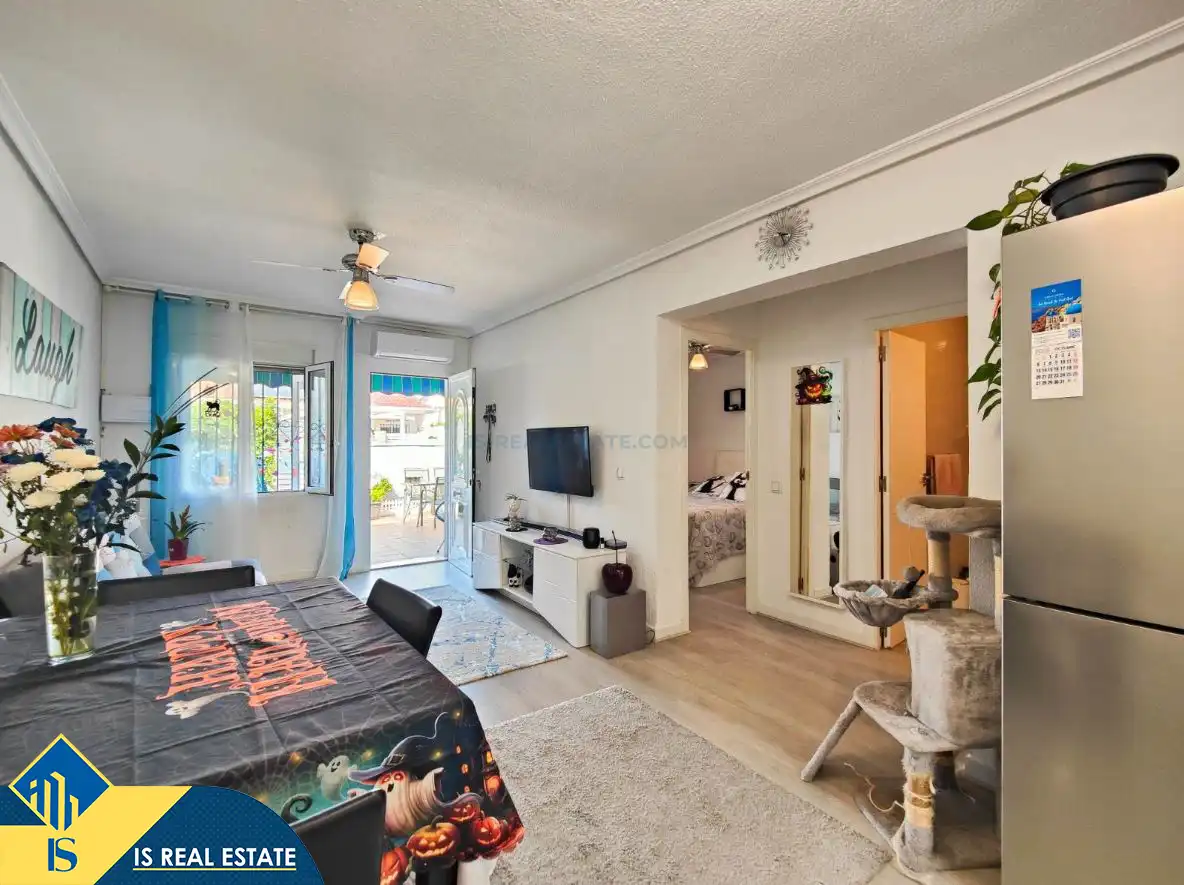 Sala de estar de Casa adosada en venta en Torrevieja con Aire acondicionado, Calefacción y Jardín privado