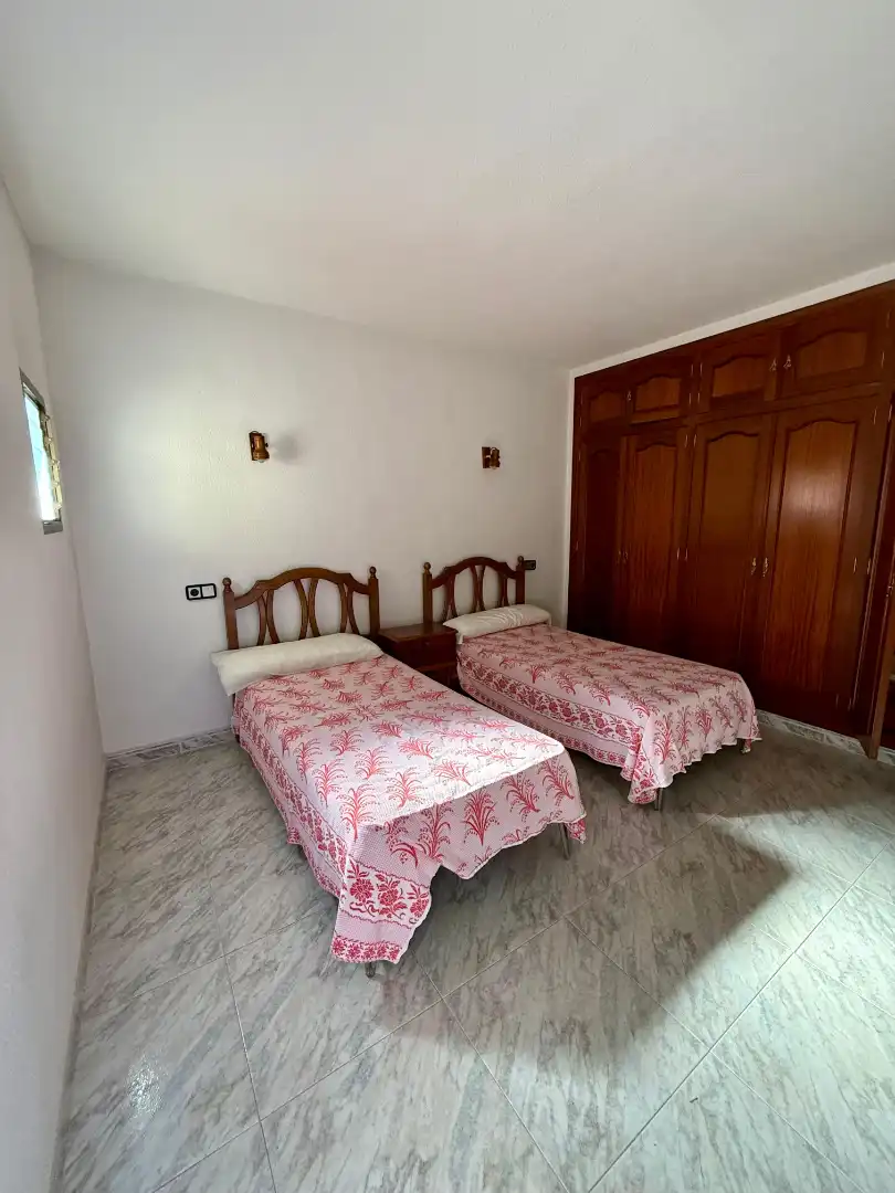 Habitación de Casa adosada en venta en Picassent con Calefacción, Terraza y Amueblado