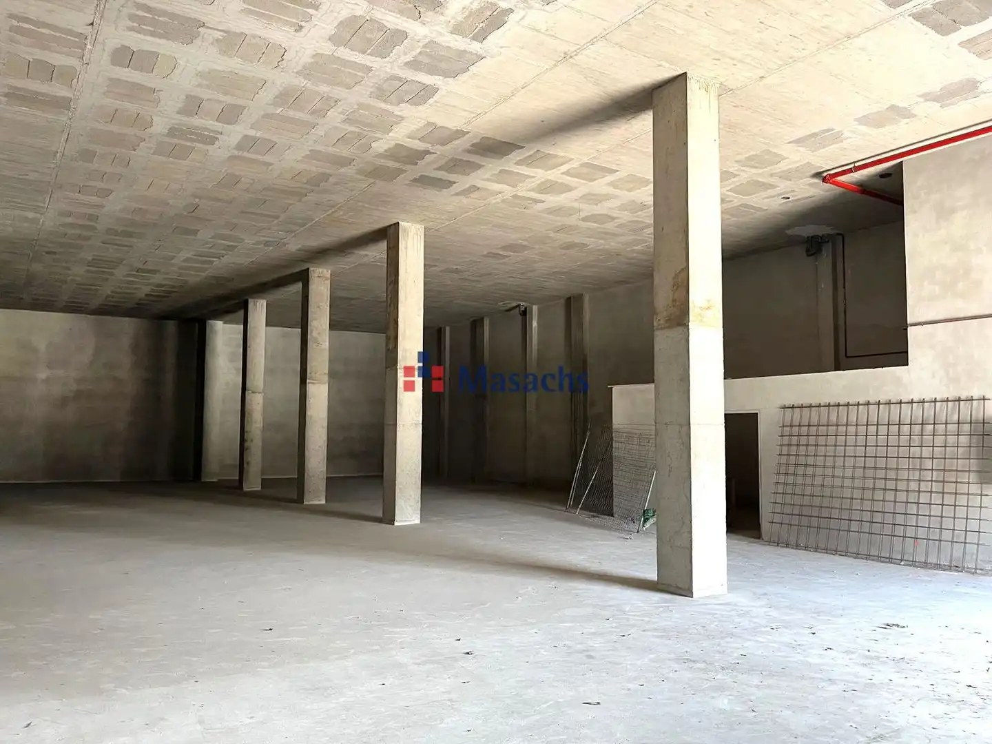Industrial building to rent in Almeda - El Corte Inglés