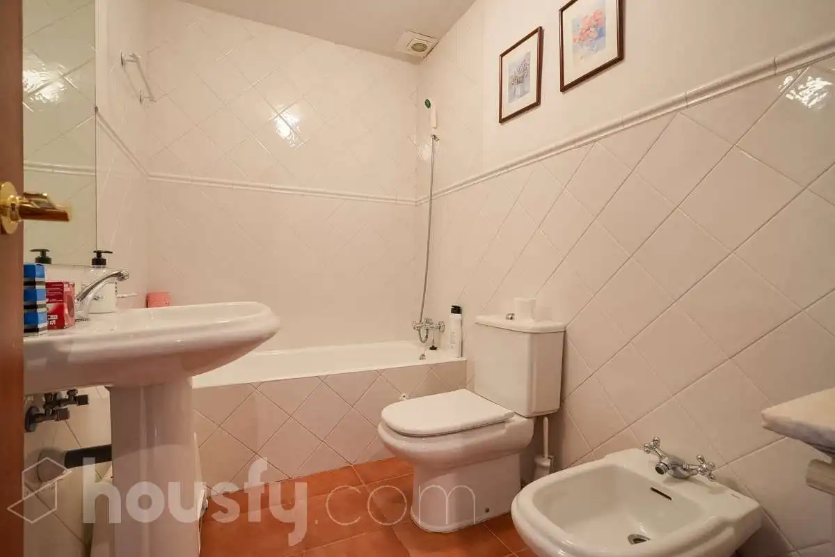 Bathroom of Houses for sale in Madrid  with Air Conditioner, Heating and Private garden