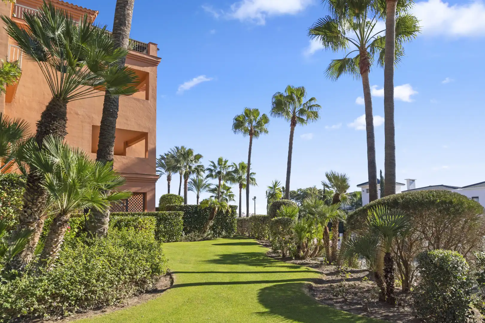 Jardí de Apartament en venda en Benahavís amb Aire condicionat, Terrassa i Piscina