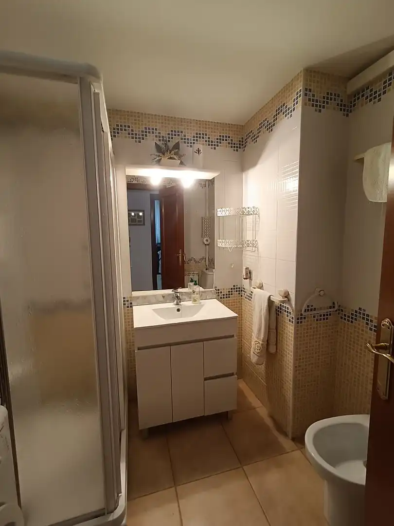 Badezimmer von Dachboden zum Verkauf in Calafell mit Klimaanlage, Heizung und Terrasse