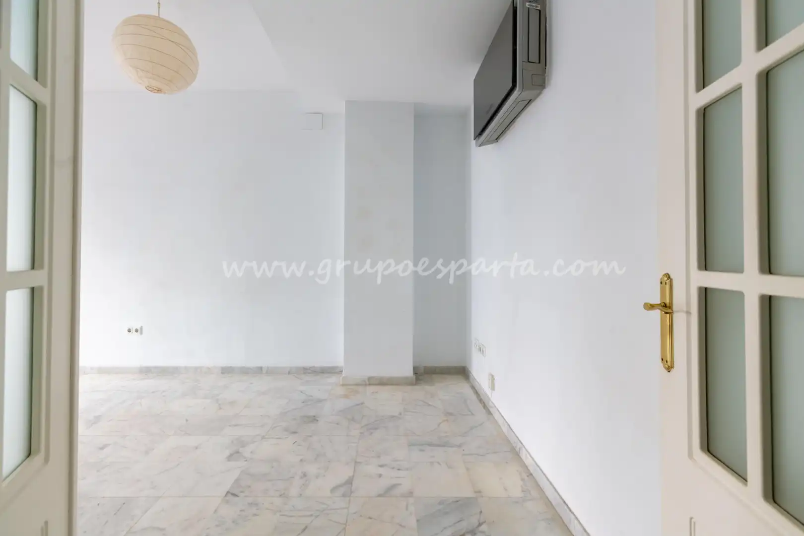 Detached homes for sale in Espartinas  with Air Conditioner, Heating and Oven