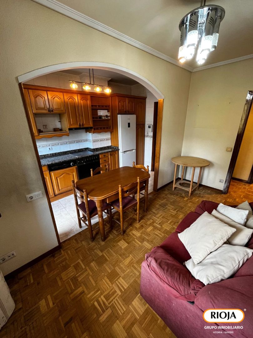 Cocina de Piso en venta en Vitoria - Gasteiz con Calefacción, Trastero y Amueblado