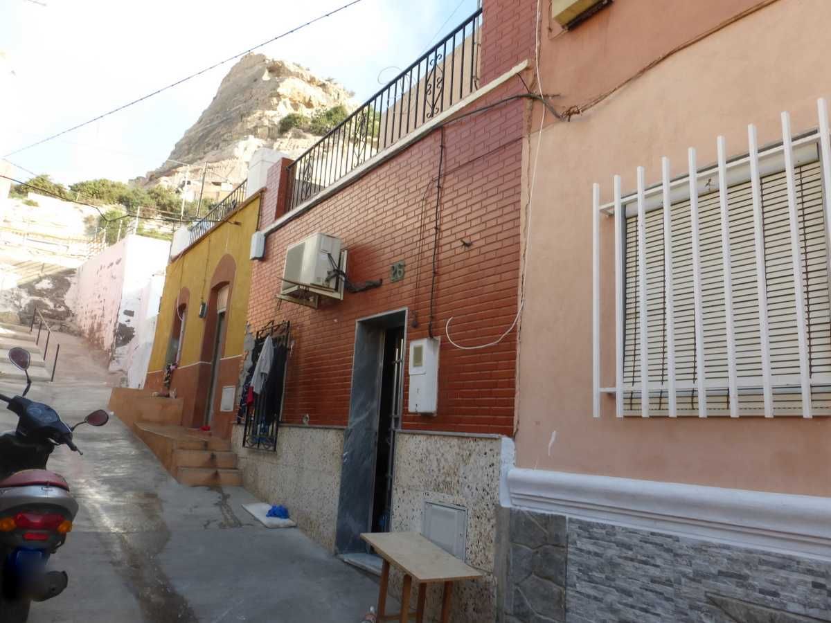 Vista exterior de Piso en venta en  Almería Capital