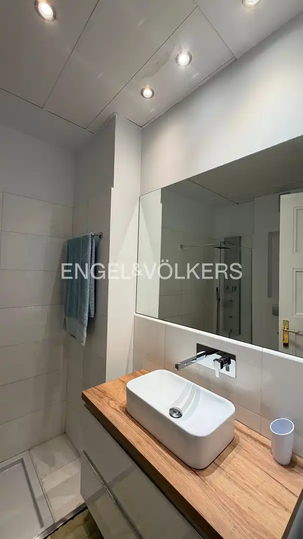 Bathroom of Flat for sale in Barrio de Salamanca