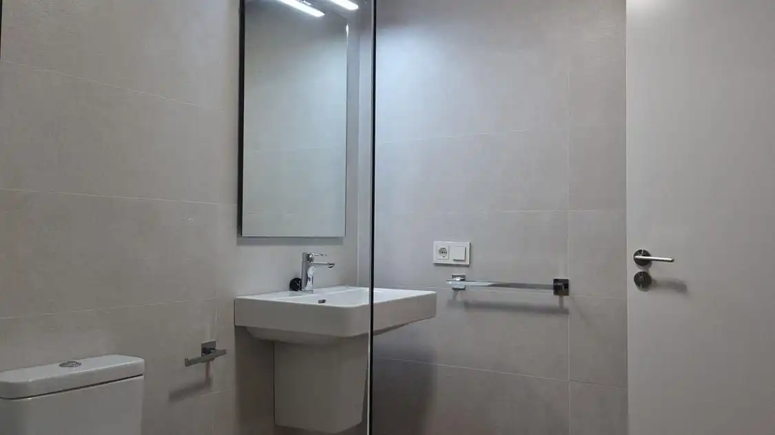 Bany de Apartament de lloguer en Torrox amb Aire condicionat, Calefacció i Jardí privat