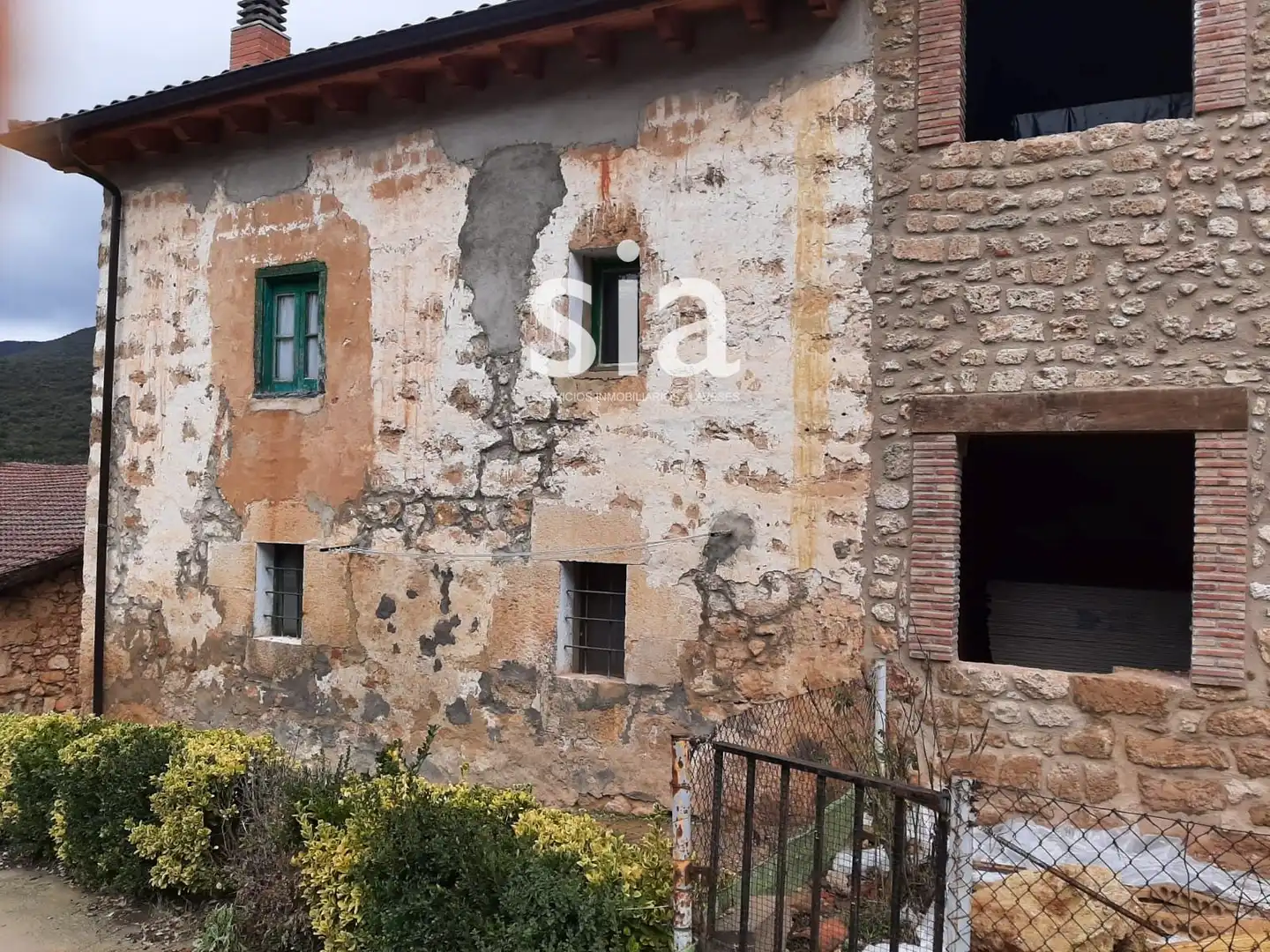 Vista exterior de Casa o xalet en venda en Zambrana amb Jardí privat i Traster