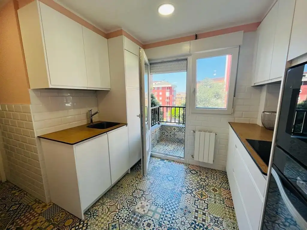 Flat with terrace to rent in Calle TRASMIERA, imagen 13