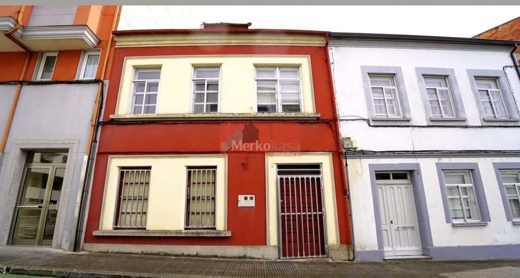 Vista exterior de Casa adosada en venta en Lugo Capital con Jardín privado, Trastero y Amueblado