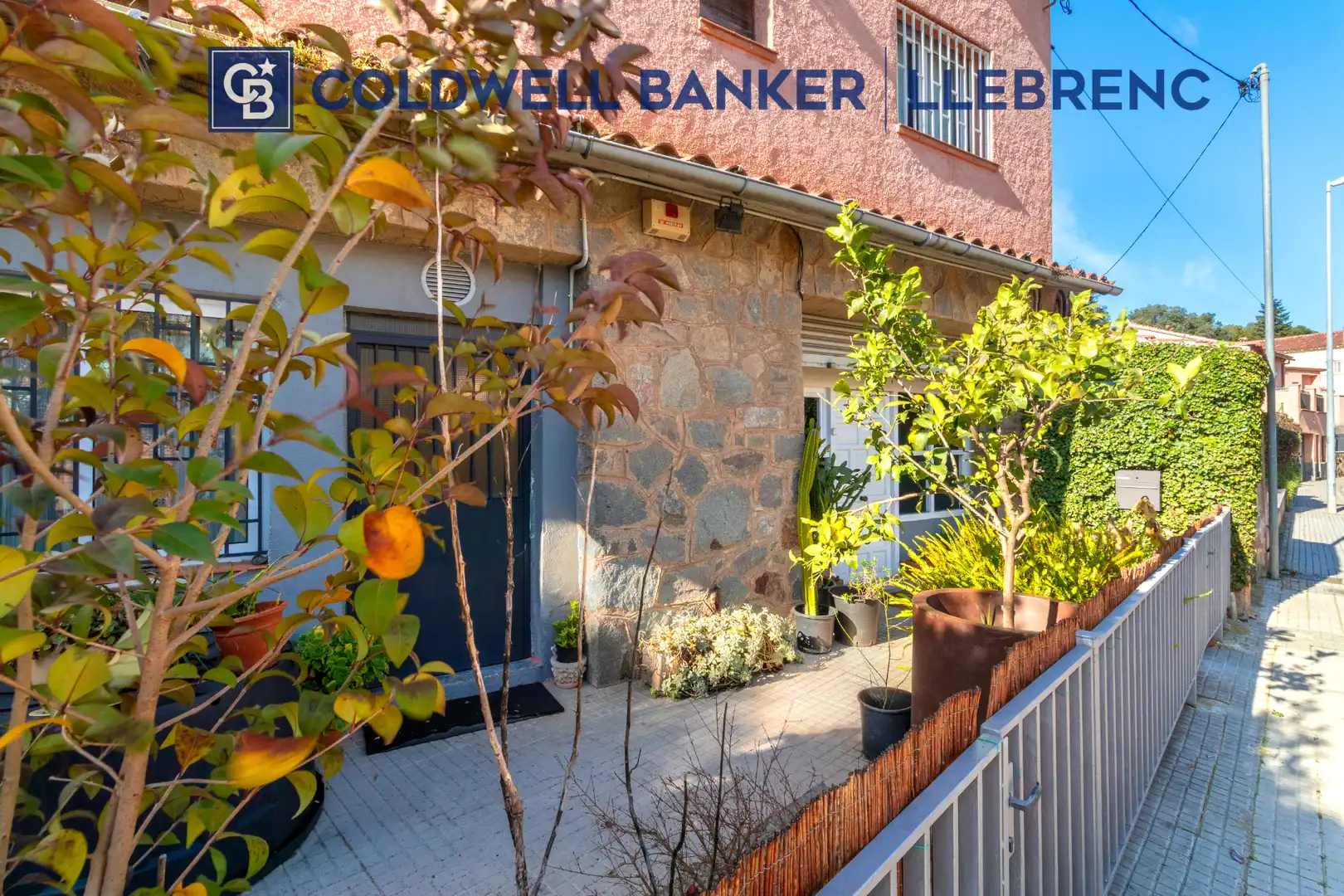 Vista exterior de Local en venta en Sant Cugat del Vallès con Calefacción y Internet