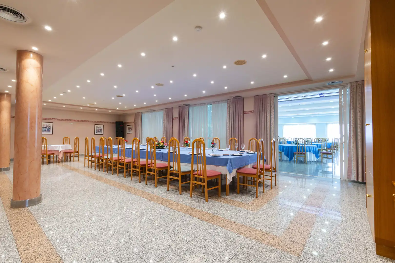 Comedor de Edificio en venta en Cavia