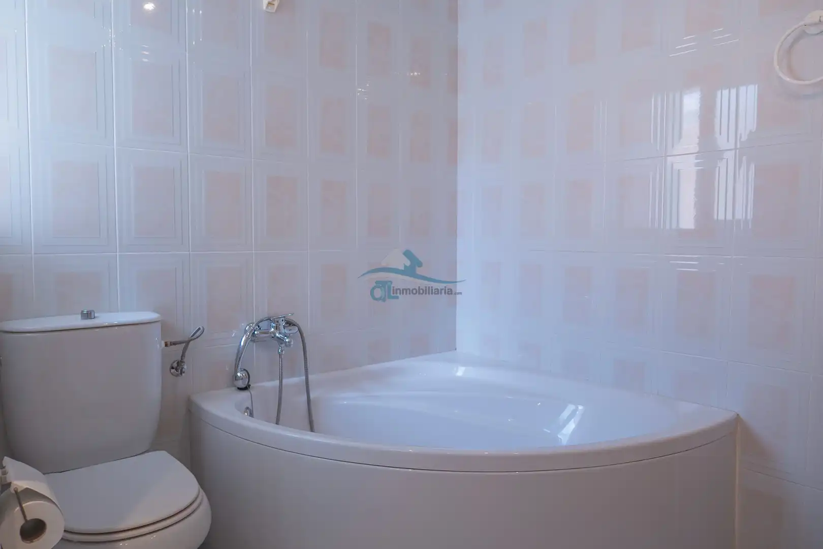 Badezimmer von Wohnung zur Miete in Linares mit Klimaanlage, Möbliert und Ofen