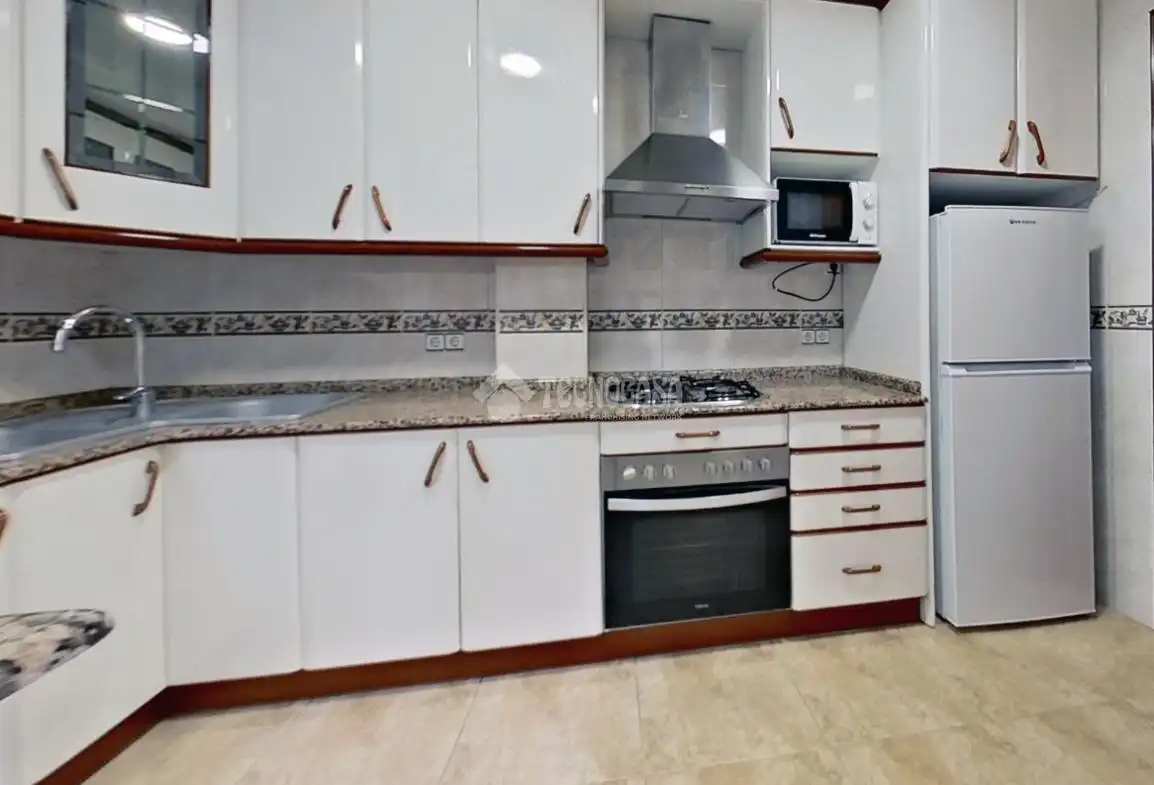 Cuina de Pis en venda en Barcelona amb Calefacció i Moblat