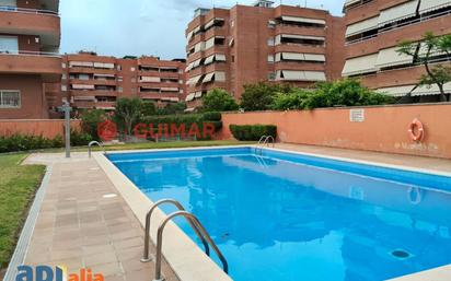 Piscina de Pis en venda en Cornellà de Llobregat amb Aire condicionat, Calefacció i Jardí privat