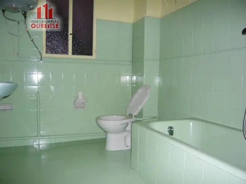 Bathroom of Commercial properties for rent in Ourense Capital 