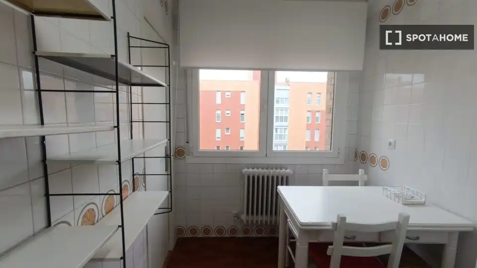 Habitació a Mendebaldea - Ermitagaña