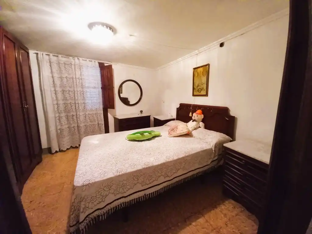 Bedroom of Houses for sale in Calles  with Private garden, Terrace and Storage room
