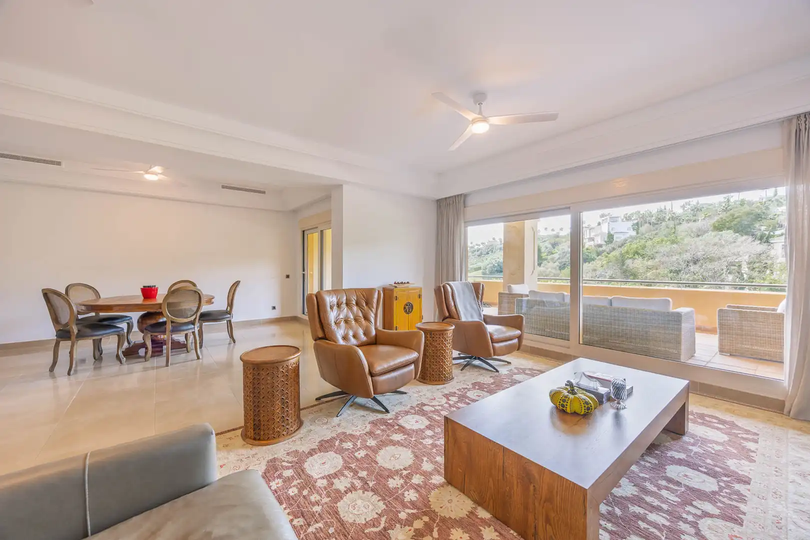 Living room of Apartments for sale in Sotogrande  with Air Conditioner, Heating and Terrace