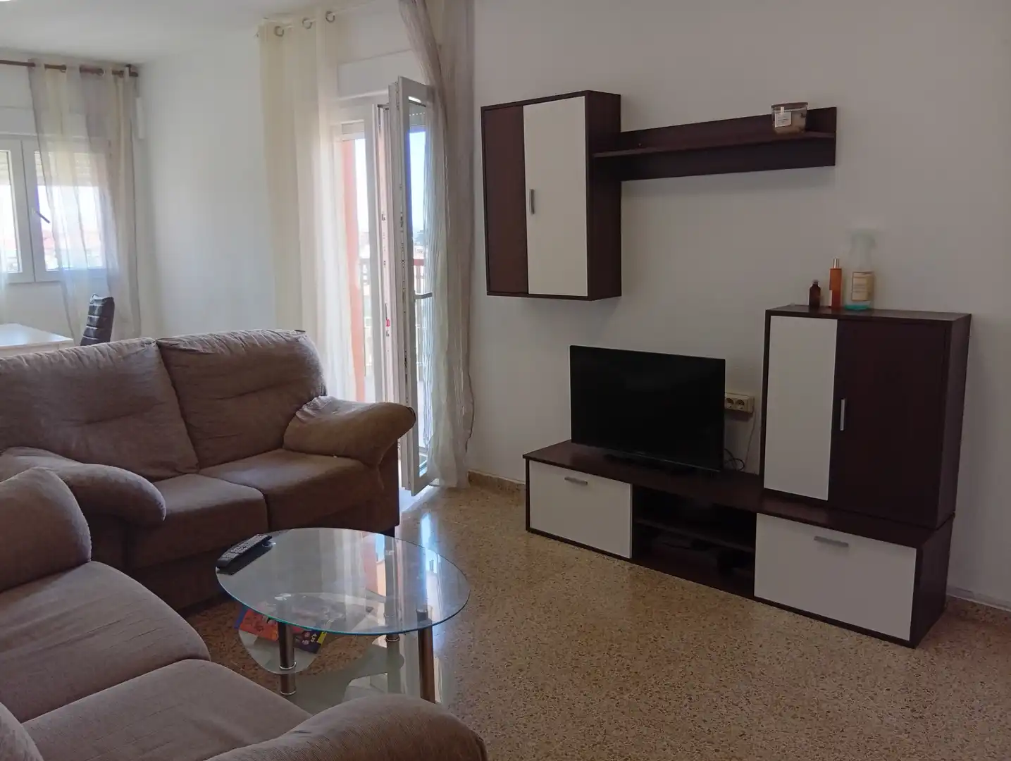 Living room of Flat for rent in Granada  with Terrace, Furnished and Washing machine
