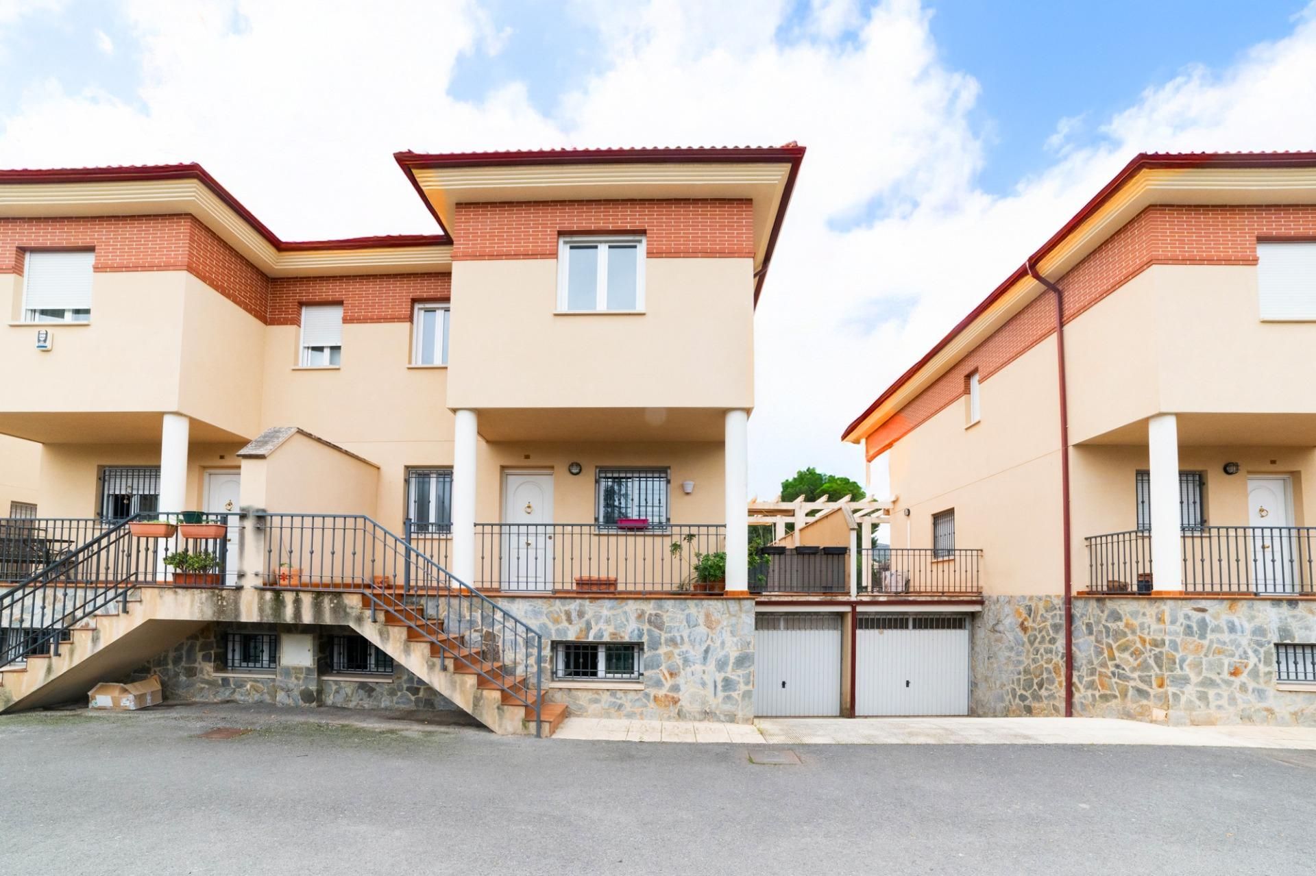 Exterior view of House or chalet for sale in La Guardia de Jaén  with Air Conditioner, Heating and Private garden
