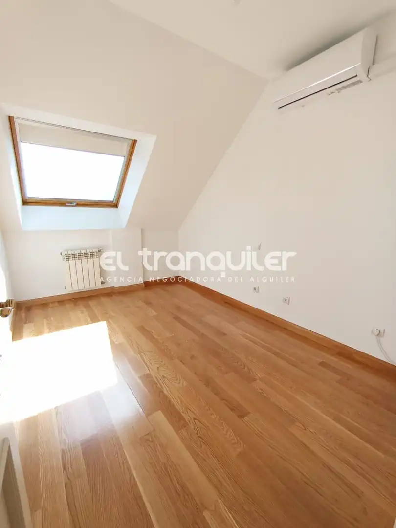 Duplexes for rent in Calle Tejar, Zona Carretera del Plantío