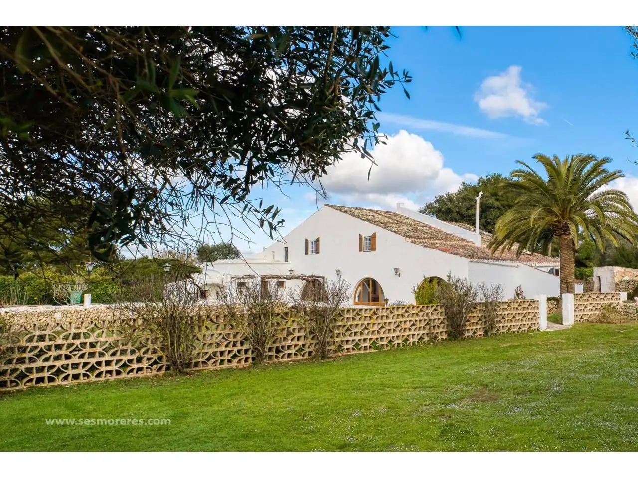 Vista exterior de Finca rústica en venda en Maó - Mahón amb Jardí privat