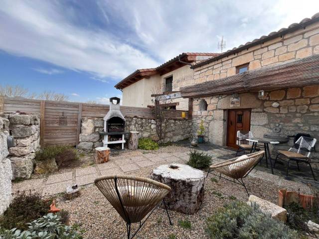 Casa adosada en Venta en Calle Alta en Rublacedo de Abajo