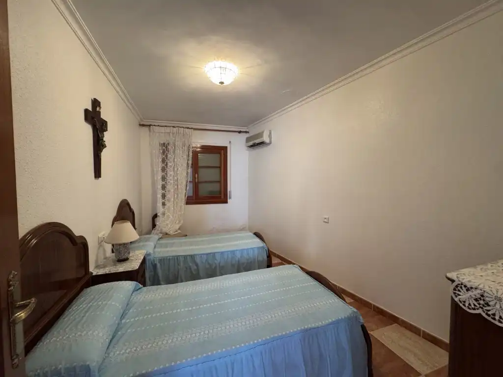 Dormitori de Casa o xalet en venda en Valencia de las Torres amb Aire condicionat, Terrassa i Piscina