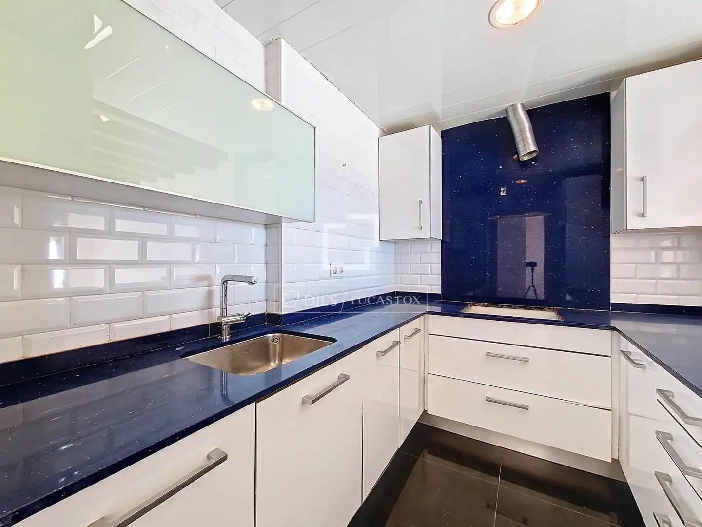 Kitchen of Flat for sale in Vilanova i la Geltrú  with Air Conditioner and Heating