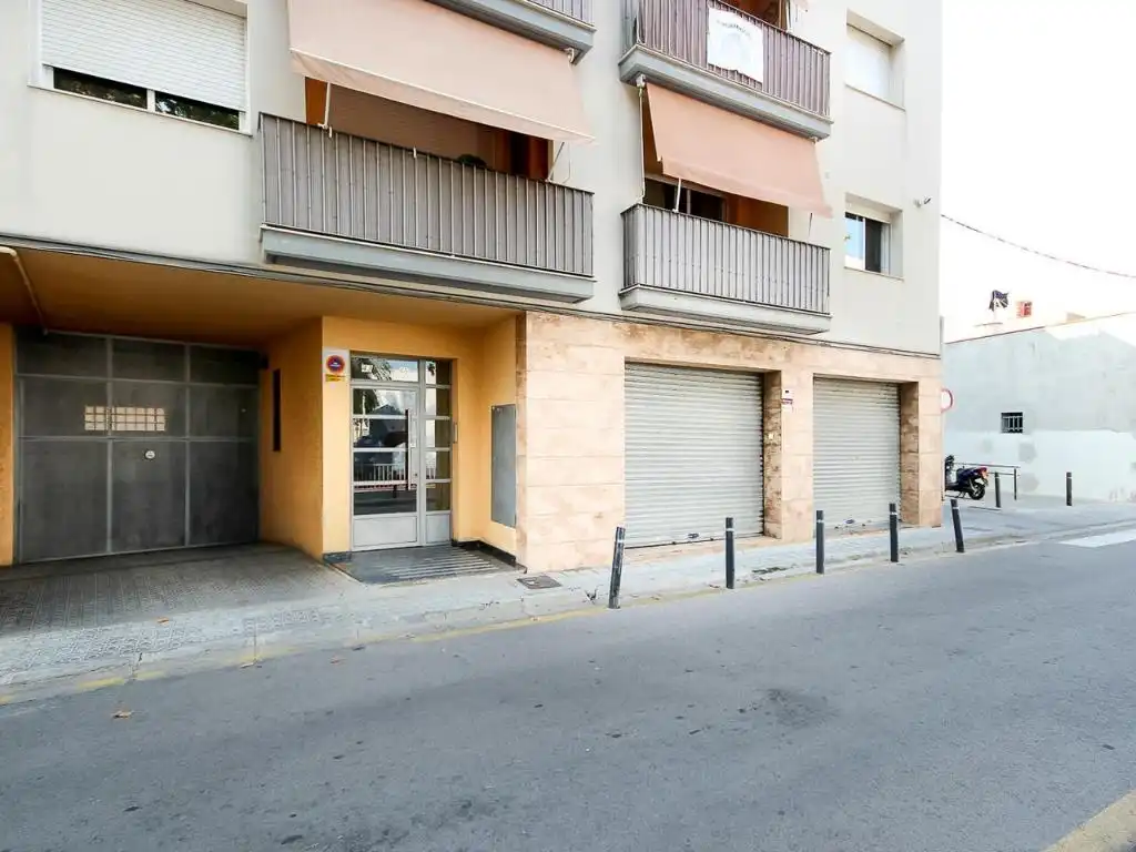Vista exterior de Local en venta en Sant Pere de Ribes