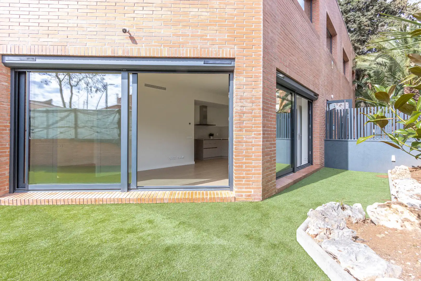 Vista exterior de Piso en venta en Barcelona con Aire acondicionado, Calefacción y Jardín privado