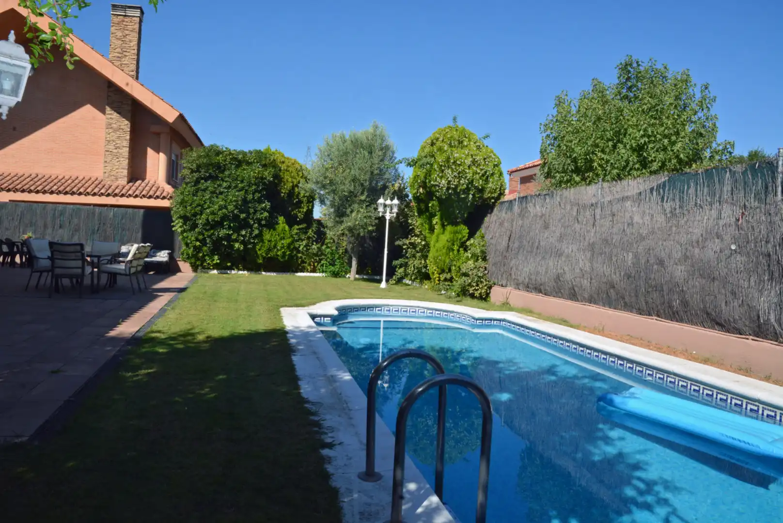 Piscina de Casa o xalet en venda en Mejorada del Campo amb Aire condicionat, Calefacció i Jardí privat