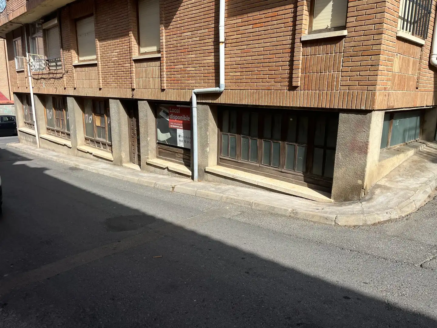 Vista exterior de Local en venta en Arenas de San Pedro