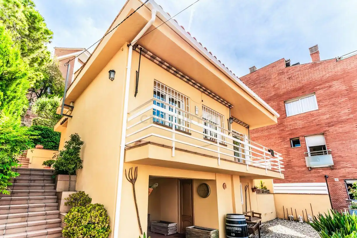 Houses for sale in Carrer Dos de Maig, Sant Just Desvern, Spain, -1, La Miranda - Can Candeler