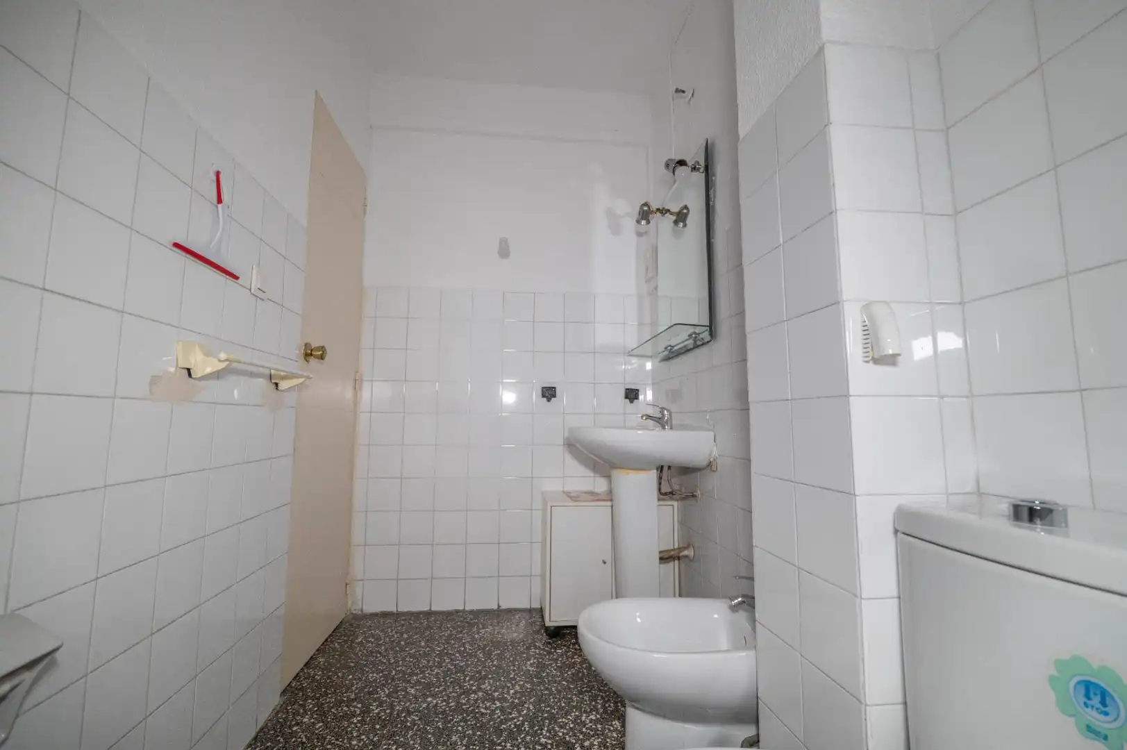 Bathroom of Flat for sale in Granada  with Air Conditioner